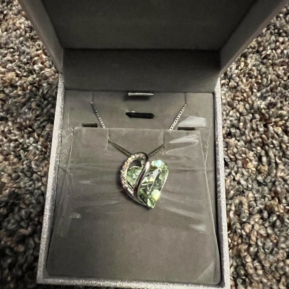 leafael Jewelry - Exquisite LEAFAEL Silver Tone Necklace with Green Crystal Heart Pendant Necklace